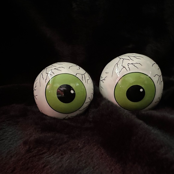 EYEBALLS (Halloween) salt and pepper shakers never used or displayed - Picture 2 of 3